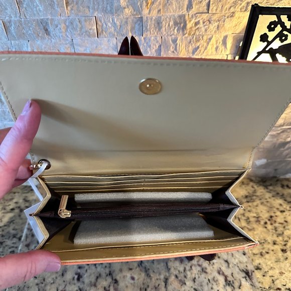 Alyssa Vegan Leather Wristlet BNWT - Picture 5 of 8